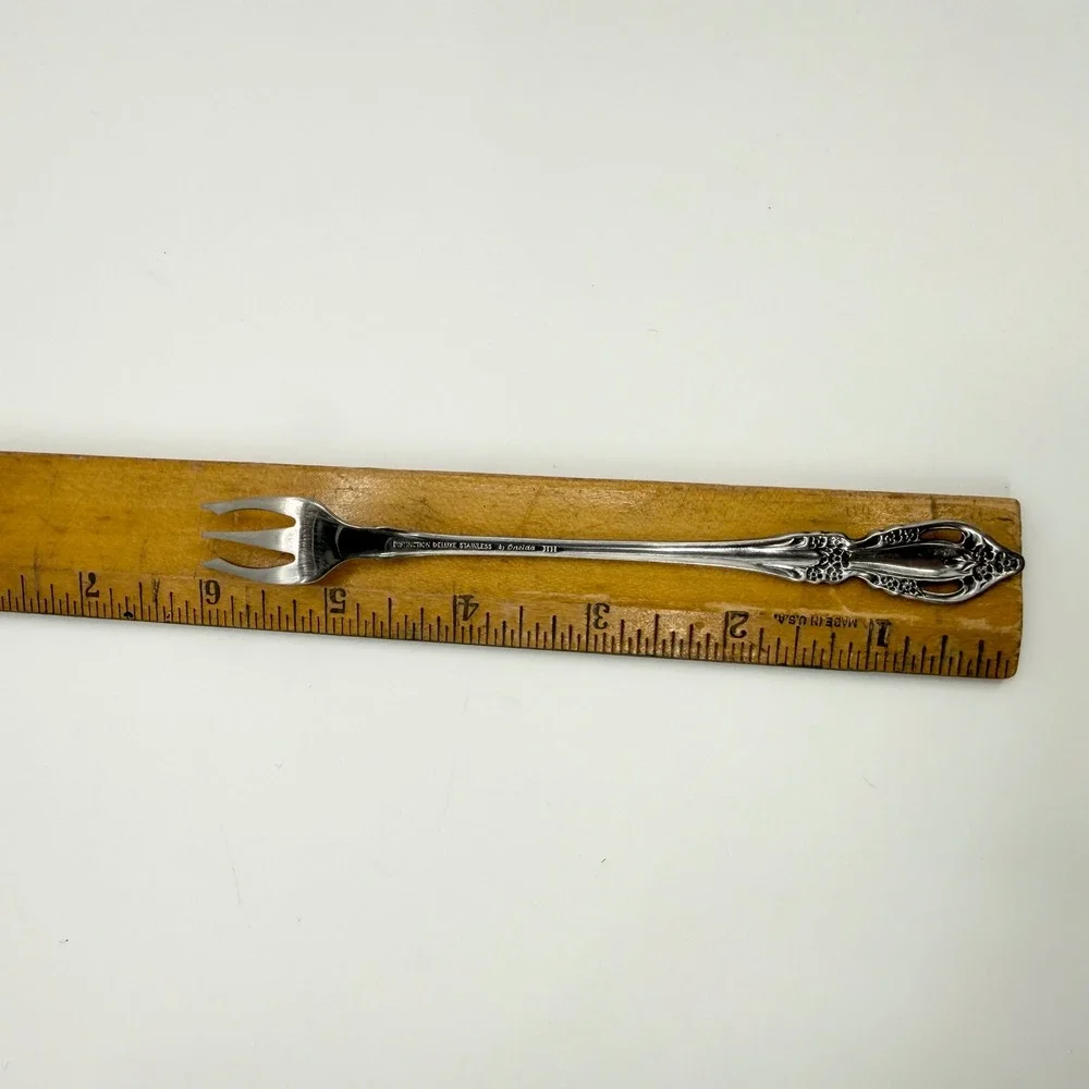 Oneida Distinction Deluxe Raphael Stainless Steel 6 Cocktail Seafood Forks 6